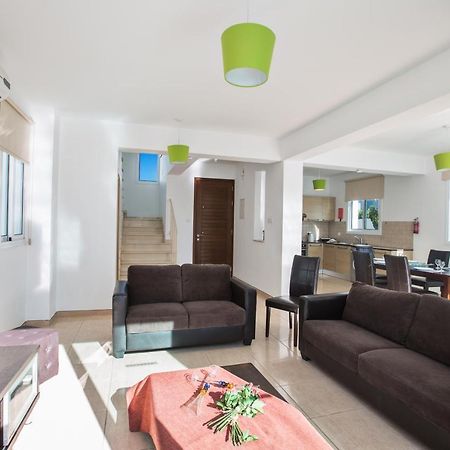 Avra Villas Paralimni Exterior photo