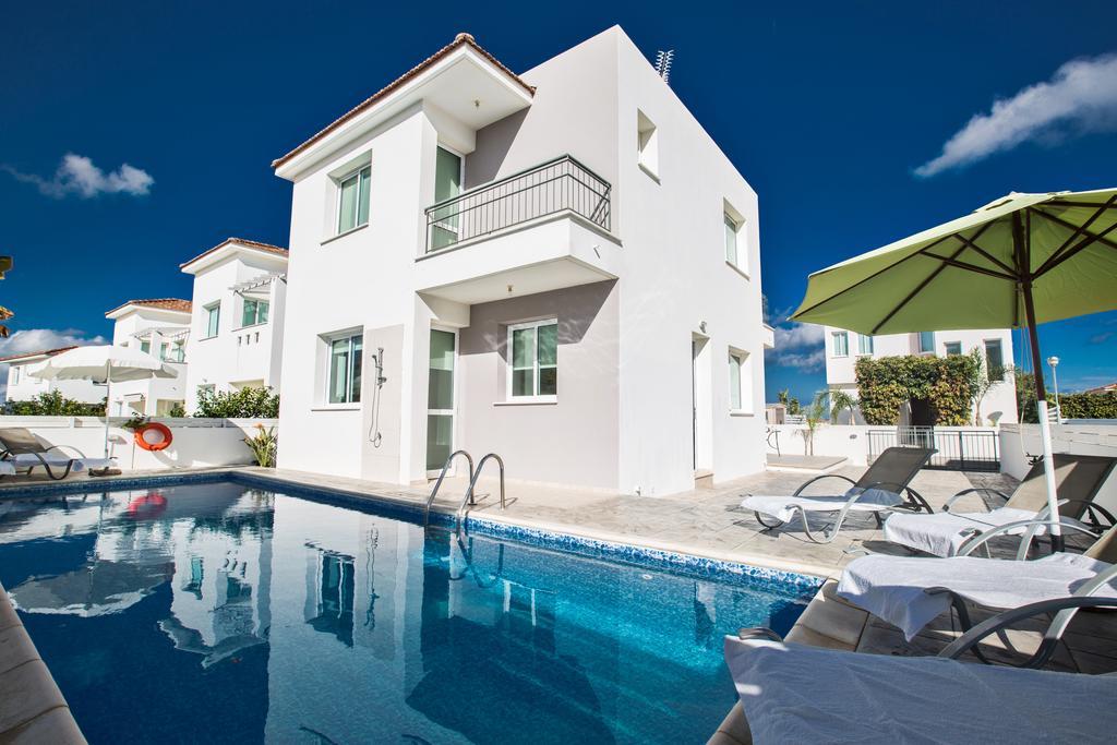 Avra Villas Paralimni Exterior photo