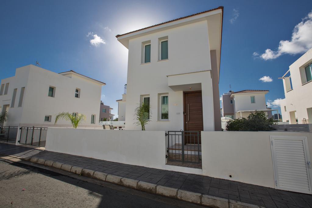 Avra Villas Paralimni Room photo