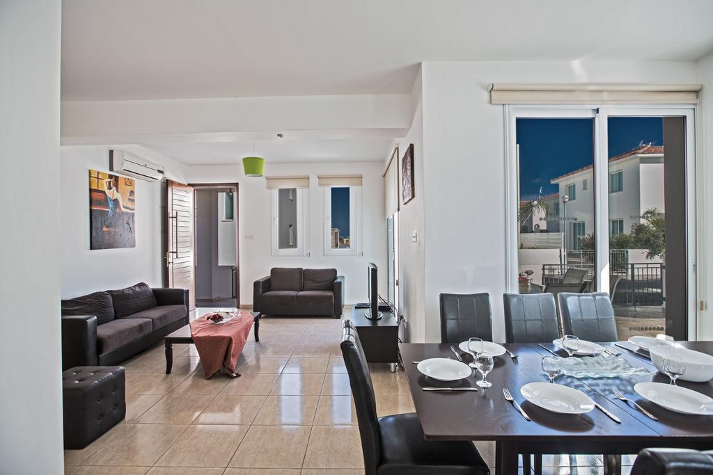 Avra Villas Paralimni Room photo